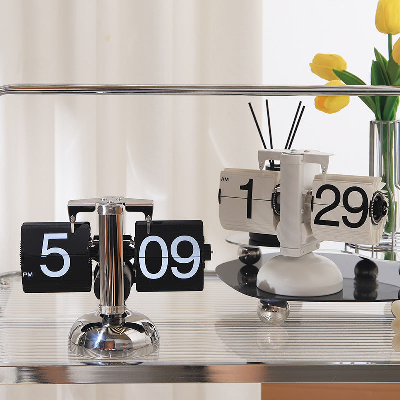Automatic Page Turning Mechanical Clock Balance Calendar European Style Creative Gateway Desktop Decoration（With Battery）